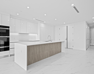 220 Lake Shore Drive - Photo Thumbnail 10
