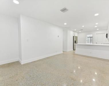 2541 Nw 64th Terrace - Photo Thumbnail 3