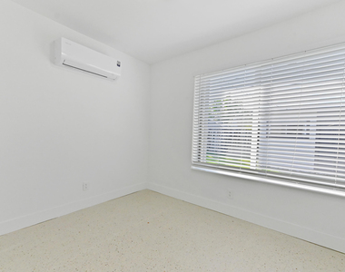 2541 Nw 64th Terrace - Photo Thumbnail 9