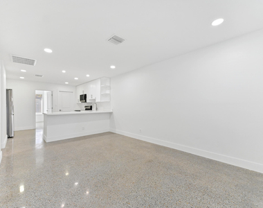 2541 Nw 64th Terrace - Photo Thumbnail 2