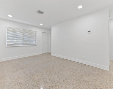 2541 Nw 64th Terrace - Photo Thumbnail 4