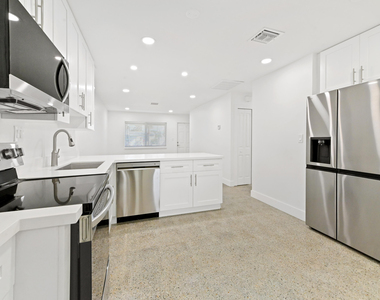 2541 Nw 64th Terrace - Photo Thumbnail 7