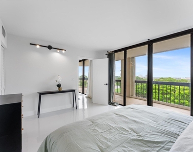 2425 Presidential Way - Photo Thumbnail 12