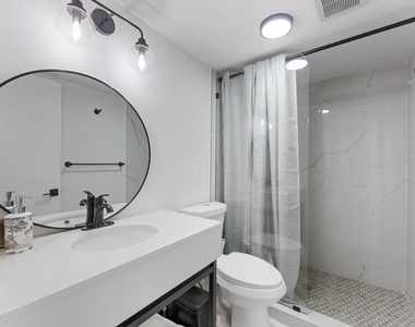 2425 Presidential Way - Photo Thumbnail 13