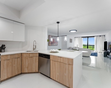 2425 Presidential Way - Photo Thumbnail 2