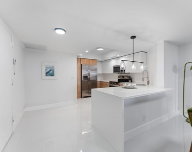 2425 Presidential Way - Photo Thumbnail 4
