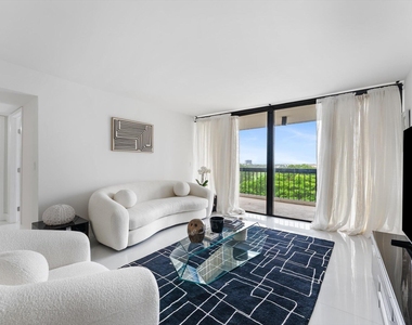 2425 Presidential Way - Photo Thumbnail 9