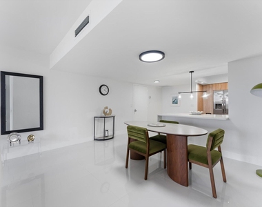 2425 Presidential Way - Photo Thumbnail 6