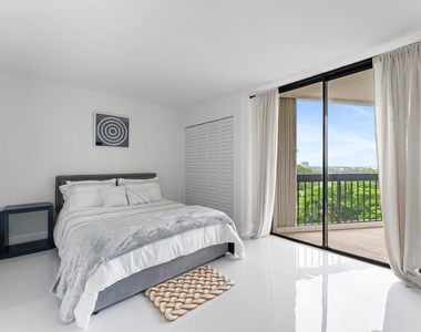 2425 Presidential Way - Photo Thumbnail 14
