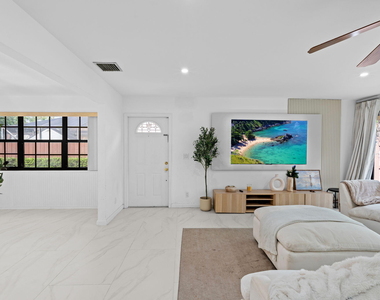 111 Weybridge Circle - Photo Thumbnail 23