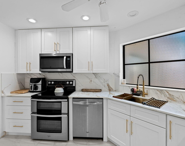 111 Weybridge Circle - Photo Thumbnail 18