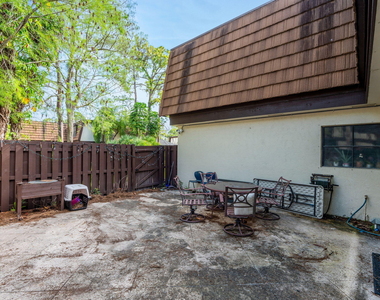 111 Weybridge Circle - Photo Thumbnail 8