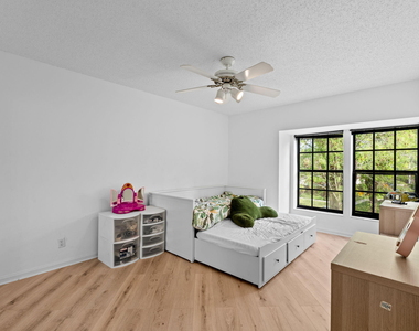 111 Weybridge Circle - Photo Thumbnail 28