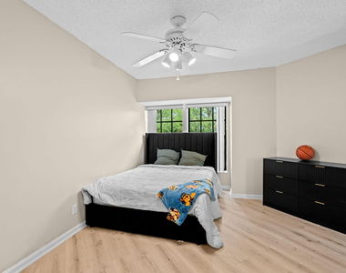 111 Weybridge Circle - Photo Thumbnail 30