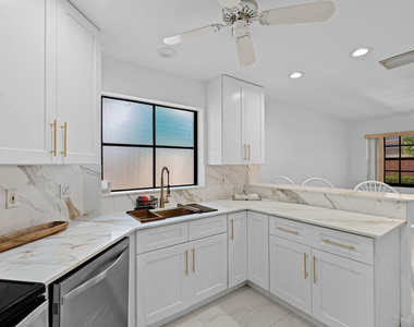 111 Weybridge Circle - Photo Thumbnail 16