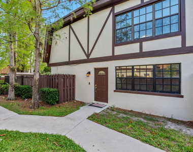 111 Weybridge Circle - Photo Thumbnail 2