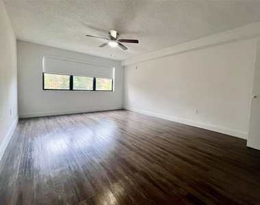 19455 Ne 10 Avenue - Photo Thumbnail 2