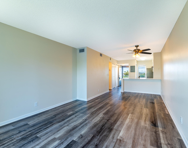 2226 N Cypress Bend Drive - Photo Thumbnail 41