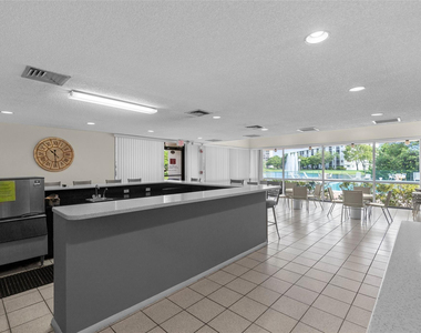 2226 N Cypress Bend Drive - Photo Thumbnail 16