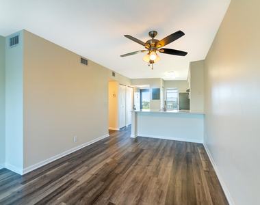 2226 N Cypress Bend Drive - Photo Thumbnail 39