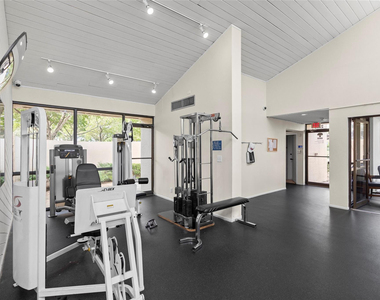 2226 N Cypress Bend Drive - Photo Thumbnail 19