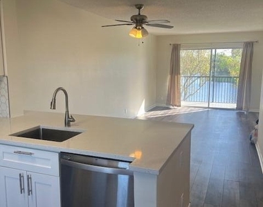 2226 N Cypress Bend Drive - Photo Thumbnail 24
