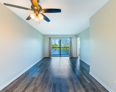 2226 N Cypress Bend Drive - Photo Thumbnail 37