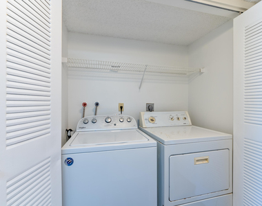 2226 N Cypress Bend Drive - Photo Thumbnail 31