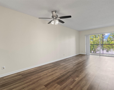 2226 N Cypress Bend Drive - Photo Thumbnail 2