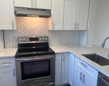 2226 N Cypress Bend Drive - Photo Thumbnail 23