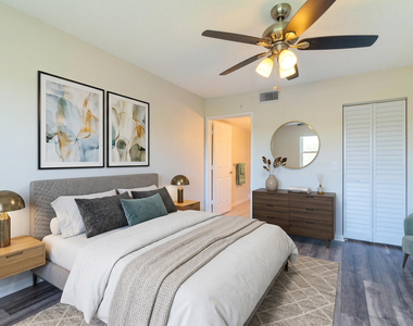 2226 N Cypress Bend Drive - Photo Thumbnail 30