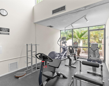 2226 N Cypress Bend Drive - Photo Thumbnail 20