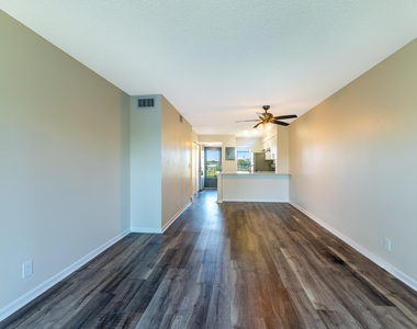 2226 N Cypress Bend Drive - Photo Thumbnail 42