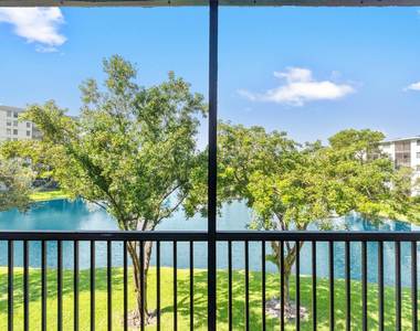 2226 N Cypress Bend Drive - Photo Thumbnail 7