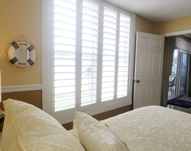 1051 Hillsboro Mile - Photo Thumbnail 11