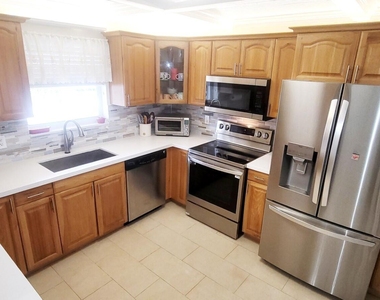 1051 Hillsboro Mile - Photo Thumbnail 1