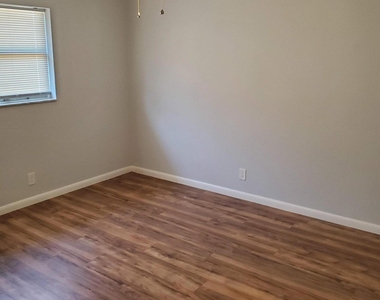 743 S Swinton Avenue - Photo Thumbnail 14
