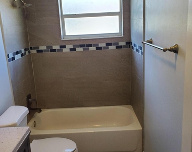 743 S Swinton Avenue - Photo Thumbnail 10