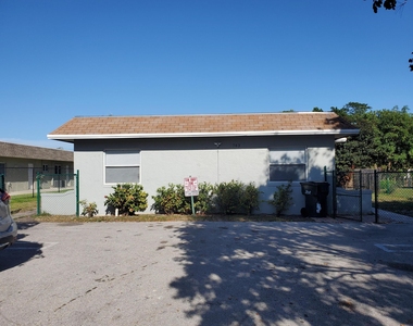 743 S Swinton Avenue - Photo Thumbnail 2