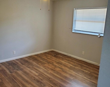 743 S Swinton Avenue - Photo Thumbnail 13