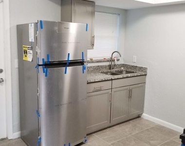 743 S Swinton Avenue - Photo Thumbnail 8