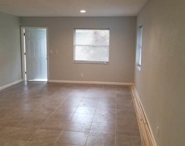 743 S Swinton Avenue - Photo Thumbnail 5