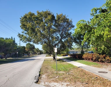 743 S Swinton Avenue - Photo Thumbnail 4