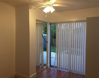 340 Ne 56th Street - Photo Thumbnail 4