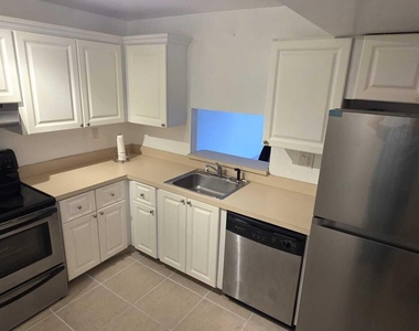 711 N Pine Island Road - Photo Thumbnail 7