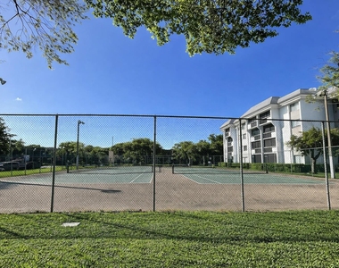 711 N Pine Island Road - Photo Thumbnail 15