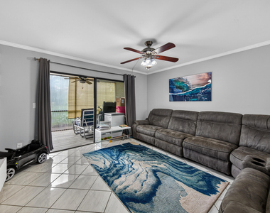 2200 S Cypress Bend Drive - Photo Thumbnail 16
