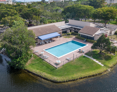 2200 S Cypress Bend Drive - Photo Thumbnail 42