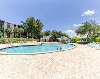 2200 S Cypress Bend Drive - Photo Thumbnail 40