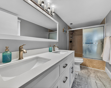 2200 S Cypress Bend Drive - Photo Thumbnail 21